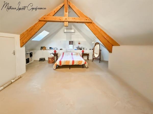 A vendre Maison en pierre de caractère de 240 m², pigeonnier, ancien séchoir à tabac et terrain clos de 2 065 m² – Lalinde 24150