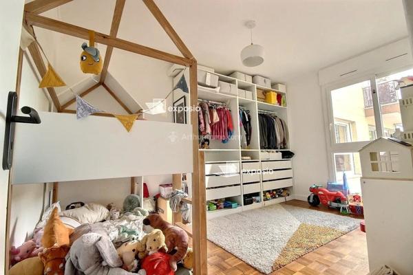 Location                                                      Appartement
                        
                     4 pièces                      81 m2                     à Asnières-sur-Seine