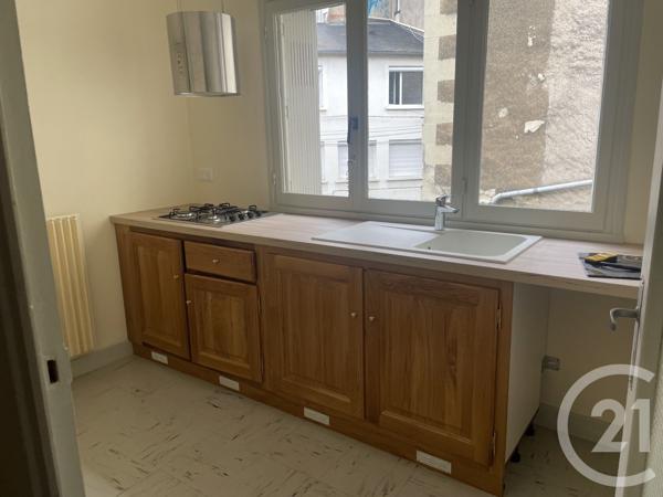 Immeuble à vendre  90 m 2   CHATELLERAULT  - 86
