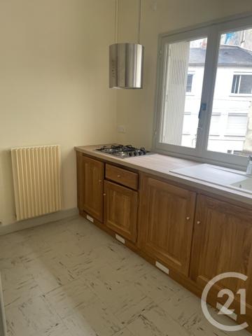 Immeuble à vendre  90 m 2   CHATELLERAULT  - 86