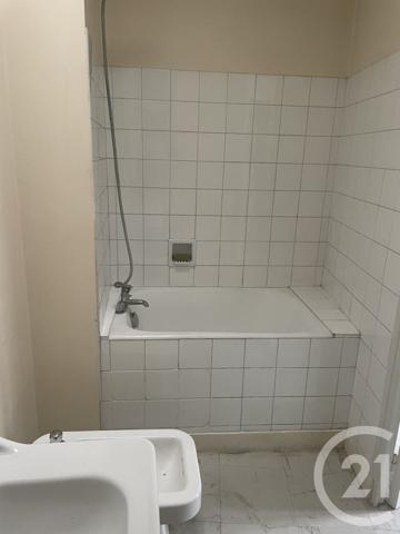 Immeuble à vendre  90 m 2   CHATELLERAULT  - 86
