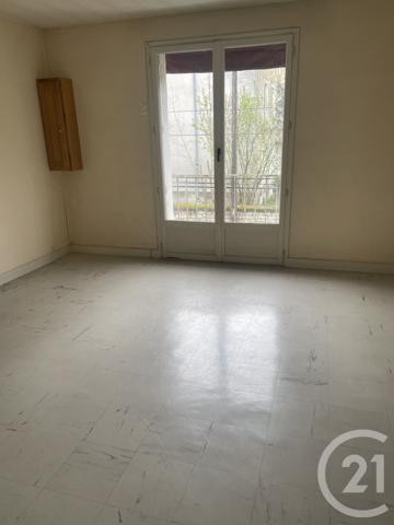 Immeuble à vendre  90 m 2   CHATELLERAULT  - 86