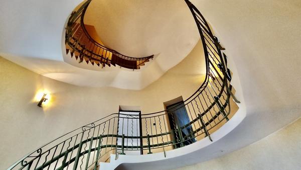 Villa atypique proche centre-ville, grande parcelle