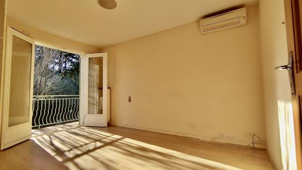 Villa atypique proche centre-ville, grande parcelle