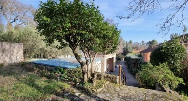 Villa atypique proche centre-ville, grande parcelle