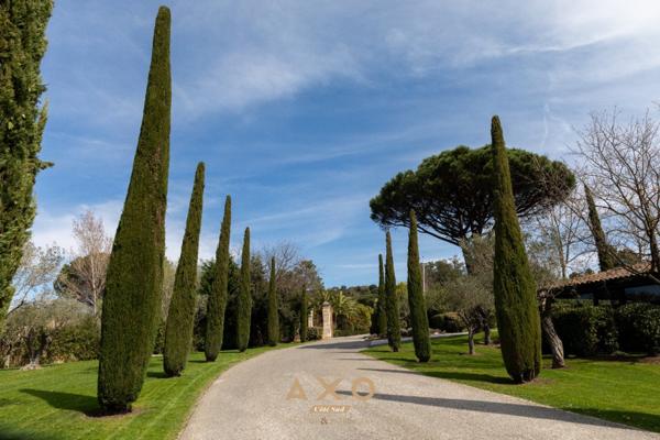 GASSIN - DOMAINE DU GOLF - MAISON - T5 - 130 M2 - JARDIN - JACUZZI - PARKING - 1 350 000