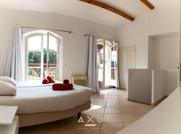 GASSIN - DOMAINE DU GOLF - MAISON - T5 - 130 M2 - JARDIN - JACUZZI - PARKING - 1 350 000