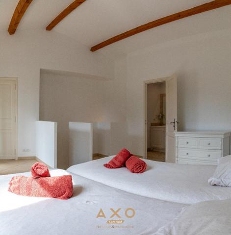 GASSIN - DOMAINE DU GOLF - MAISON - T5 - 130 M2 - JARDIN - JACUZZI - PARKING - 1 350 000