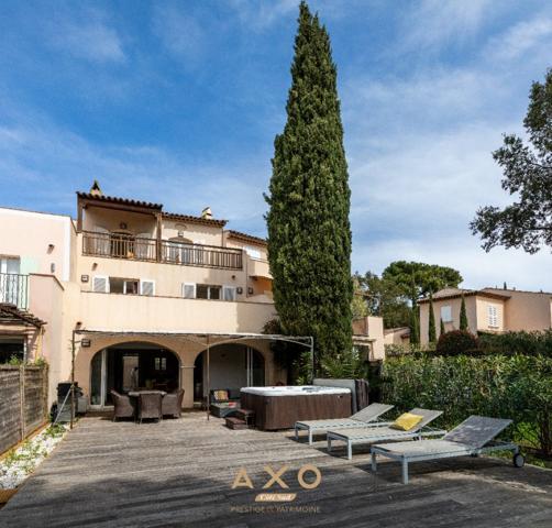 GASSIN - DOMAINE DU GOLF - MAISON - T5 - 130 M2 - JARDIN - JACUZZI - PARKING - 1 350 000