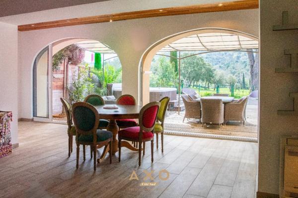 GASSIN - DOMAINE DU GOLF - MAISON - T5 - 130 M2 - JARDIN - JACUZZI - PARKING - 1 350 000