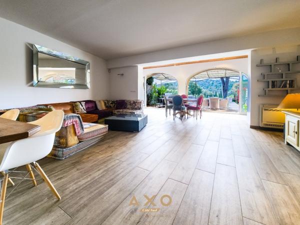 GASSIN - DOMAINE DU GOLF - MAISON - T5 - 130 M2 - JARDIN - JACUZZI - PARKING - 1 350 000