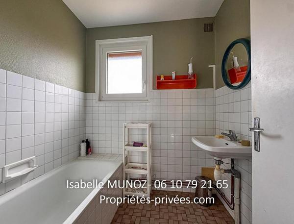 Maison individuelle à Cournon D'Auvergne 5 pièce(s) 80 m2, 70m2 de dépendances sur  jardin