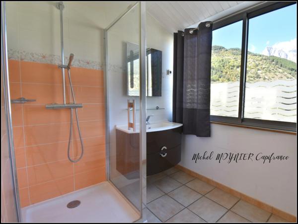 T3 rénové avec balcon, vue dégagée plein sud – L'Argentière-la-Bessée