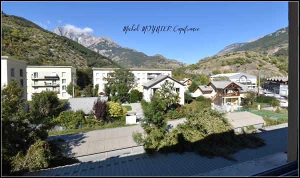 T3 rénové avec balcon, vue dégagée plein sud – L'Argentière-la-Bessée