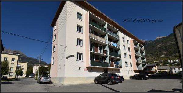 T3 rénové avec balcon, vue dégagée plein sud – L'Argentière-la-Bessée