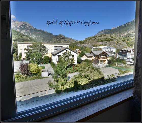 T3 rénové avec balcon, vue dégagée plein sud – L'Argentière-la-Bessée