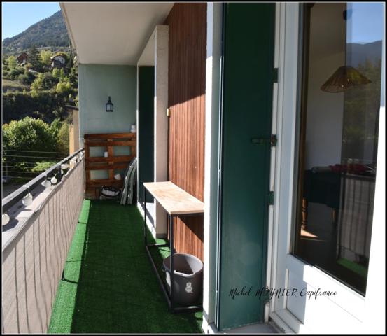 T3 rénové avec balcon, vue dégagée plein sud – L'Argentière-la-Bessée