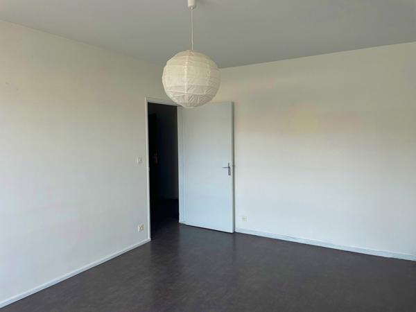 Location
                Appartement70,9 m² - 3 Pièces -
                    CLERMONT FERRAND (63000)
