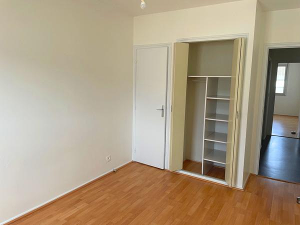 Location
                Appartement70,9 m² - 3 Pièces -
                    CLERMONT FERRAND (63000)