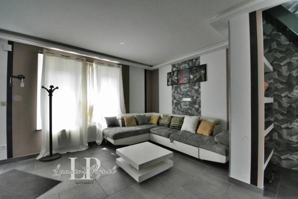 Maison rénovée avec cour et dépendance proche centre