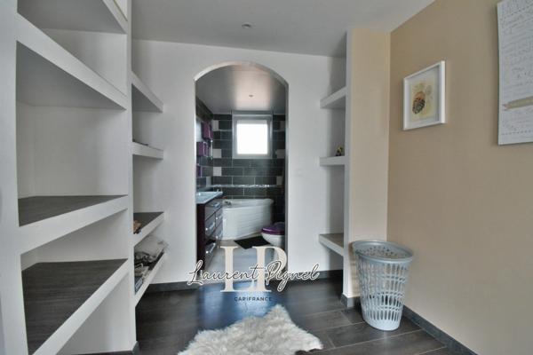 Maison rénovée avec cour et dépendance proche centre