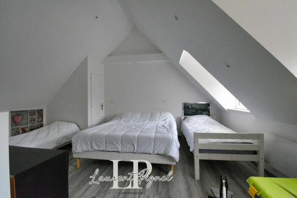 Maison rénovée avec cour et dépendance proche centre