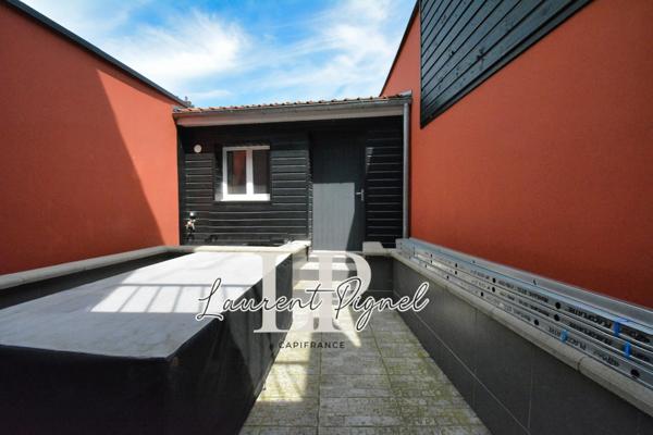 Maison rénovée avec cour et dépendance proche centre