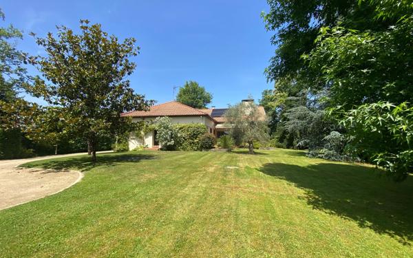 Maison à vendre    6 pièces •  Amou