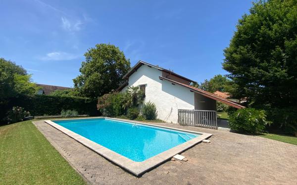 Maison à vendre    6 pièces •  Amou