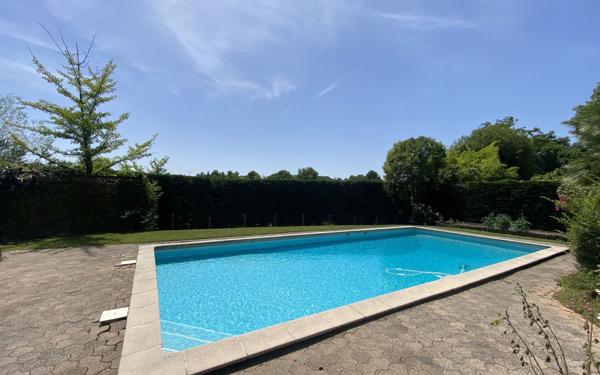 Maison à vendre    6 pièces •  Amou