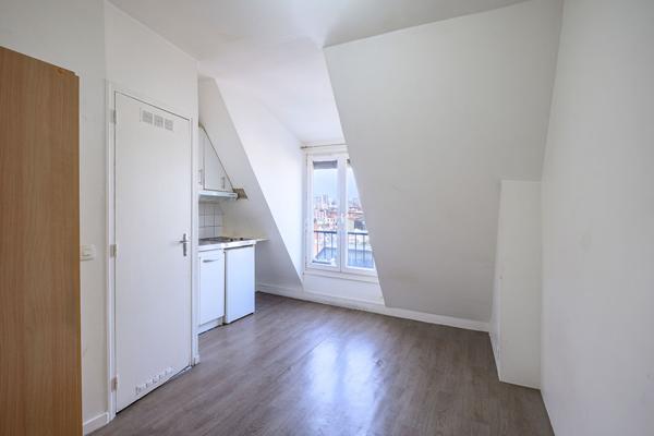 MONTREUIL - RUE VOLTAIRE - DERNIER ÉTAGE - VUE DÉGAGÉE 114 000 € **  - Référence  6824-NG