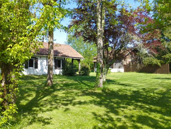 MAISON A COLOMBAGES RENOVEE AVEC GITE INDEPENDANT SUR 2700 M2 DE TERRAIN A LACQUY.