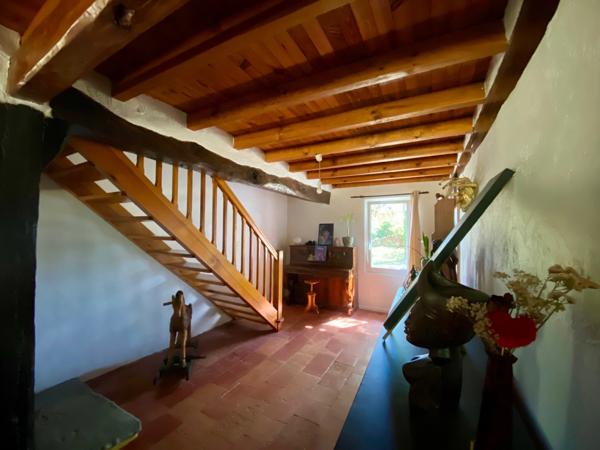 MAISON A COLOMBAGES RENOVEE AVEC GITE INDEPENDANT SUR 2700 M2 DE TERRAIN A LACQUY.