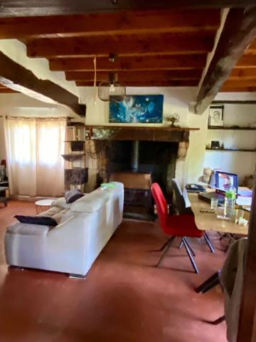 MAISON A COLOMBAGES RENOVEE AVEC GITE INDEPENDANT SUR 2700 M2 DE TERRAIN A LACQUY.