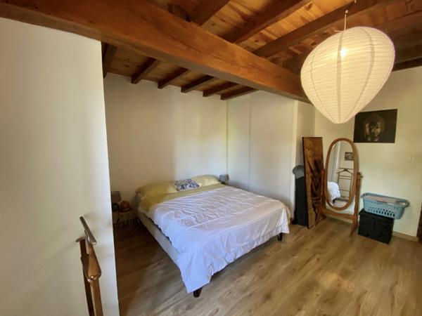 MAISON A COLOMBAGES RENOVEE AVEC GITE INDEPENDANT SUR 2700 M2 DE TERRAIN A LACQUY.