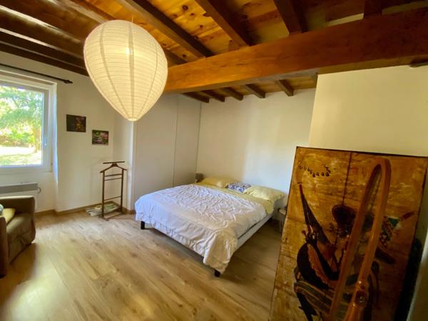 MAISON A COLOMBAGES RENOVEE AVEC GITE INDEPENDANT SUR 2700 M2 DE TERRAIN A LACQUY.