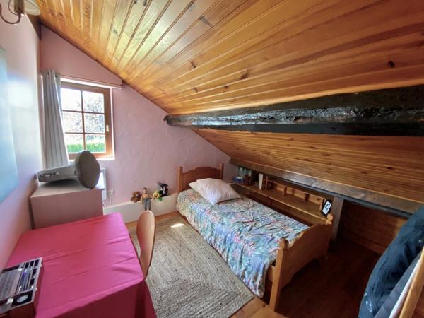 MAISON A COLOMBAGES RENOVEE AVEC GITE INDEPENDANT SUR 2700 M2 DE TERRAIN A LACQUY.