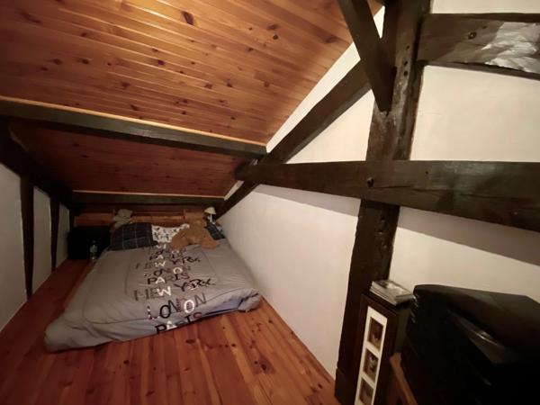 MAISON A COLOMBAGES RENOVEE AVEC GITE INDEPENDANT SUR 2700 M2 DE TERRAIN A LACQUY.