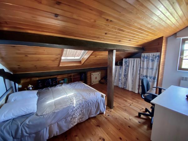 MAISON A COLOMBAGES RENOVEE AVEC GITE INDEPENDANT SUR 2700 M2 DE TERRAIN A LACQUY.