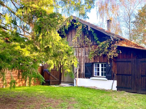 MAISON A COLOMBAGES RENOVEE AVEC GITE INDEPENDANT SUR 2700 M2 DE TERRAIN A LACQUY.