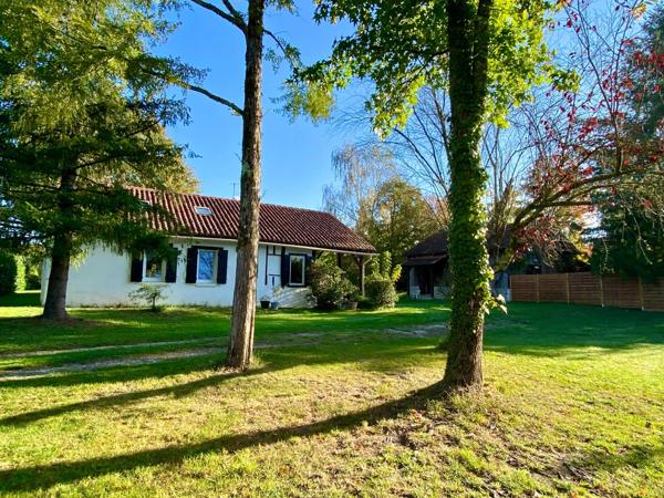 MAISON A COLOMBAGES RENOVEE AVEC GITE INDEPENDANT SUR 2700 M2 DE TERRAIN A LACQUY.