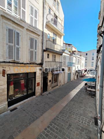Vente
                Appartement30 m² - 1 Pièce -
                    LA ROCHELLE (17000)