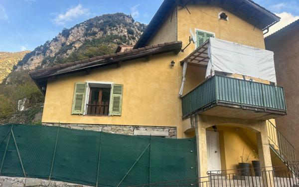 Maison à vendre    5 pièces •  Utelle