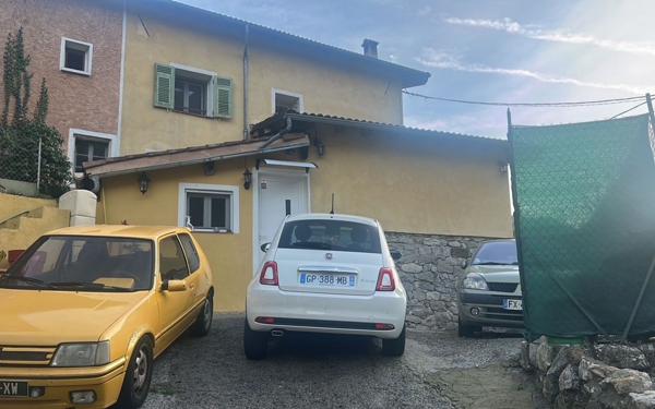 Maison à vendre    5 pièces •  Utelle