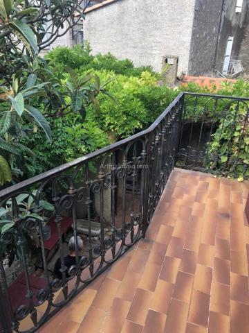 Location                                                      Maison de village
                        
                     4 pièces                      90 m2                     à Saint-Mitre-les-Remparts