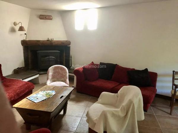 Location                                                      Maison de village
                        
                     4 pièces                      90 m2                     à Saint-Mitre-les-Remparts