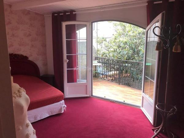 Location                                                      Maison de village
                        
                     4 pièces                      90 m2                     à Saint-Mitre-les-Remparts