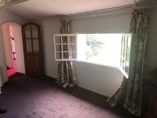 Location                                                      Maison de village
                        
                     4 pièces                      90 m2                     à Saint-Mitre-les-Remparts