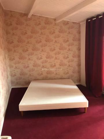 Location                                                      Maison de village
                        
                     4 pièces                      90 m2                     à Saint-Mitre-les-Remparts