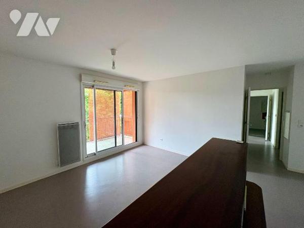 PACE - Dans une copropriété récente (2012), appartement de type T3 de 60m² situé au deuxième ét...